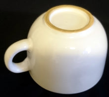 Lade das Bild in den Galerie-Viewer, RIESENTASSE - Keramik / Steingut, Einfärbiges Weißes Dekor
