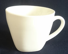 Lade das Bild in den Galerie-Viewer, 2er Set KAFFEETASSEN - Porzellan, Abgerundete Viereckige Quadratische Form Einfärbiges Dekor
