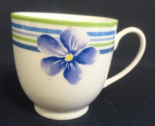Lade das Bild in den Galerie-Viewer, KAFFEETASSE - Porzellan, Flora Veilchen Blumen Blüte Striche Linien Rand Motiv Dekor
