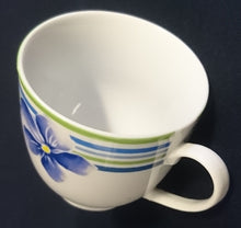 Lade das Bild in den Galerie-Viewer, 2er Set KAFFEETASSEN - Porzellan, Flora Veilchen Blumen Blüte Striche Linien Rand Motiv Dekor
