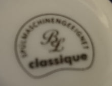 Lade das Bild in den Galerie-Viewer, KAFFEETASSE - Porzellan, Flora Veilchen Blumen Blüte Striche Linien Rand Motiv Dekor
