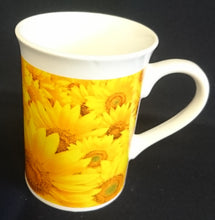 Lade das Bild in den Galerie-Viewer, KAFFEETASSE - Porzellan, Sonnenblumen Motiv Dekor
