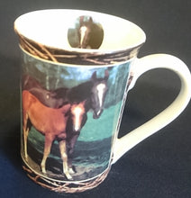 Lade das Bild in den Galerie-Viewer, KAFFEETASSE - Porzellan, Pferde Stute Fohlen Koppel Motiv Dekor
