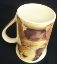 Lade das Bild in den Galerie-Viewer, KAFFEETASSE - Porzellan, Bulldogge Hunde Innen Motiv Dekor
