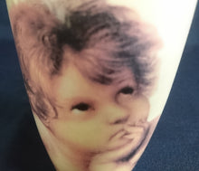 Lade das Bild in den Galerie-Viewer, KAFFEETASSE - Porzellan, Kindliches Engel Motiv Dekor
