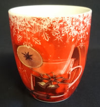 Lade das Bild in den Galerie-Viewer, KAFFEETASSE - Porzellan, Weihnachten Schneeflocken Geschenke Dekor
