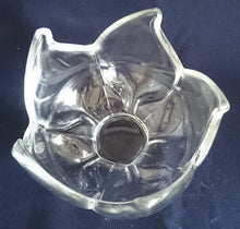 Lade das Bild in den Galerie-Viewer, 2er Set KERZENSTÄNDER SCHALE &amp; KERZE - Hartglas &amp; Wachs / Kerzenmaterial, Tulpenartige Blüten Form Dekor &amp; Runde Kugel Form
