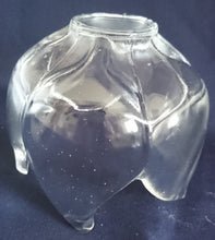 Lade das Bild in den Galerie-Viewer, SCHALENKERZENHALTER - Hartglas, Tulpenartige Blüten Form Dekor
