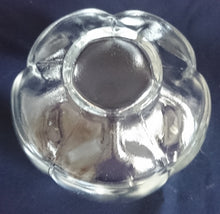 Lade das Bild in den Galerie-Viewer, SCHALENKERZENHALTER - Hartglas, Tulpenartige Blüten Form Dekor
