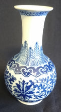 Lade das Bild in den Galerie-Viewer, KLEINE BLUMENVASE - Porzellan, Blumenblüten Schilfpflanzen Abstrakt Rand Motiv Dekor
