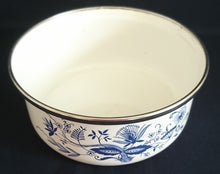 Lade das Bild in den Galerie-Viewer, KLEINE SCHÜSSEL - Metall / Emaile, Zwiebelmuster Motiv Silberrand Dekor
