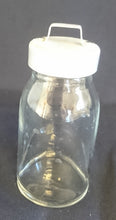 Lade das Bild in den Galerie-Viewer, 5er Set KLEINE VORRATSDÖSCHEN MIT DECKEL - Press- / Hartglas &amp; Metall, Klassische Ländliche Milchbehälter Form
