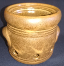 Lade das Bild in den Galerie-Viewer, KNOBLAUCH-AUFBEWAHRUNGSBEHÄLTER MIT DECKEL - Keramik / Steingut, Schriftdekor
