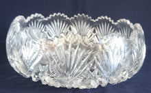 Lade das Bild in den Galerie-Viewer, OBSTSCHALE - 24% Pbo Bleikristall, Abstrakter Stern Sonnenstrahlen Gezackter Rand Dekorschliff
