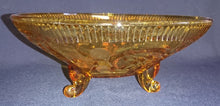 Lade das Bild in den Galerie-Viewer, OBSTSCHALE MIT STANDFÜßEN - Hartglas, Blumenblüten Pflanzen Relief Dekor
