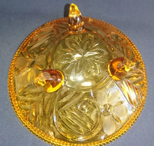 Lade das Bild in den Galerie-Viewer, OBSTSCHALE MIT STANDFÜßEN - Hartglas, Blumenblüten Pflanzen Relief Dekor
