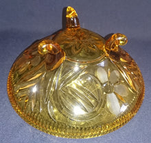 Lade das Bild in den Galerie-Viewer, OBSTSCHALE MIT STANDFÜßEN - Hartglas, Blumenblüten Pflanzen Relief Dekor
