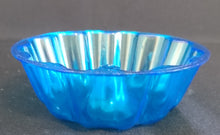 Lade das Bild in den Galerie-Viewer, 6er Set KLEINE DESSERTFORMEN - Kunststoff, Gugelhupf Form Dekor
