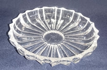 Lade das Bild in den Galerie-Viewer, SALATSCHALE - Hartglas, Geometrisch Ovales Linien Abstrakt Dekor
