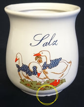 Lade das Bild in den Galerie-Viewer, SALZ VORRATSSBEHÄLTER OHNE DECKEL - Keramik / Steingut, Schriftzug Salz Gänsemotiv Dekor
