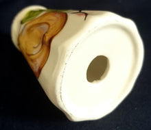 Lade das Bild in den Galerie-Viewer, PFEFFERSTREUER - Keramik / Steingut, Blatt Blätter Zweige Birne Gewölbte Form Motiv Dekor
