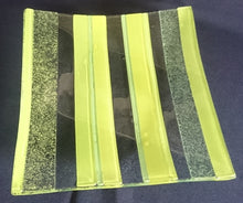 Lade das Bild in den Galerie-Viewer, SCHALE - Hartglas, Neon Streifen Balken Dekor
