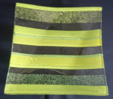 Lade das Bild in den Galerie-Viewer, SCHALE - Hartglas, Neon Streifen Balken Dekor
