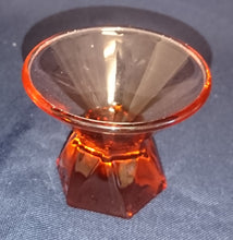 Lade das Bild in den Galerie-Viewer, GETRÄNKEGLAS - Hartglas, Diamandförmiger Smaragd Standfuß Einfärbiges Schimmerndes Dekor
