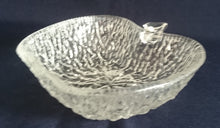 Lade das Bild in den Galerie-Viewer, SÜßIGKEITENSCHALE - Hartglas, Apfelform Geriffeltes Abstraktes Schliff Dekor
