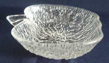 Lade das Bild in den Galerie-Viewer, SÜßIGKEITENSCHALE - Hartglas, Apfelform Geriffeltes Abstraktes Schliff Dekor
