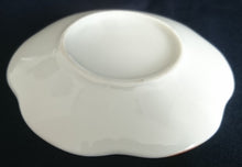 Lade das Bild in den Galerie-Viewer, 10 Teiliges ESPRESSOSERVICE - Porzellan, Perlmutt Effekt Abstrakt Flora Fauna Pflanzen Motiv Gewölbte Form Dekor
