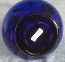 Lade das Bild in den Galerie-Viewer, AMPHORENVASE - Hartglas, Handbemalt, Blumen Blüten Goldrand Dekor
