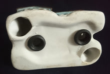 Lade das Bild in den Galerie-Viewer, WEIHNACHTSDEKORATION FACHWERKHAUS - Keramik / Steingut, Fachwerk Scheunen Haus Büsche Busch Tannen Schnee Dekor (G)
