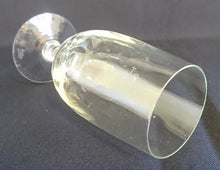 Lade das Bild in den Galerie-Viewer, GETRÄNKEGLAS - Hartglas, Klares Modernes Form Dekor
