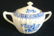 Lade das Bild in den Galerie-Viewer, ZUCKERDOSE MIT DECKEL - Porzellan, China Blau Goldrand Relief Dekor
