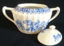 Lade das Bild in den Galerie-Viewer, ZUCKERDOSE MIT DECKEL - Porzellan, China Blau Goldrand Relief Dekor
