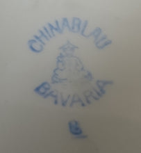 Lade das Bild in den Galerie-Viewer, ZUCKERDOSE MIT DECKEL - Porzellan, China Blau Goldrand Relief Dekor
