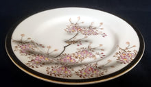 Lade das Bild in den Galerie-Viewer, DESSERTTELLER - Porzellan, Asia Style, Blumenblüten Pflanzen Gold Abstrakt Dekorrand
