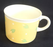 Lade das Bild in den Galerie-Viewer, KAFFEETASSE - Porzellan, Blätter Punkte Abstrakt Dekor
