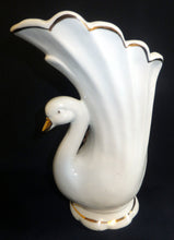 Lade das Bild in den Galerie-Viewer, BLUMENVASE - Porzellan, Blumen Pflanzen Schwan Tier Form Dekor
