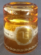 Lade das Bild in den Galerie-Viewer, GETRÄNKEGLAS - Hartglas, Geschliffen EL Monogram Logo Abstrakt Streifen Zeichen Motiv Dekor
