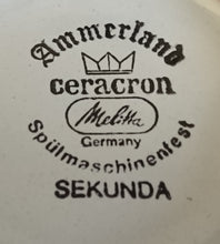 Lade das Bild in den Galerie-Viewer, ZUCKERDOSE MIT DECKEL &quot;Ammerland Ceracron Sekunda&quot; - Keramik / Steingut, Apfel Äpfel Zweige Blätter Linien Striche Balken Motiv Dekor
