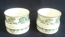 Lade das Bild in den Galerie-Viewer, EIERBECHER "Sekunda Jeverland Reepsholt"- Porzellan, Relief Pflanzen Wappen Dekor

