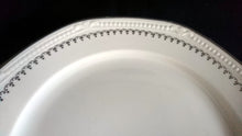 Lade das Bild in den Galerie-Viewer, SPEISETELLER - Porzellan, Platinrand Abstrakter Geometrisches Muster Relief Dekor
