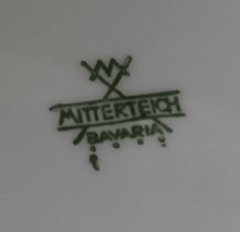 Lade das Bild in den Galerie-Viewer, SPEISETELLER - Porzellan, Platinrand Abstrakter Geometrisches Muster Relief Dekor
