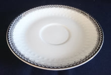 Lade das Bild in den Galerie-Viewer, 2er KAFFEEGEDECK - Porzellan, Platinrand Abstrakter Geometrisches Muster Relief Dekor
