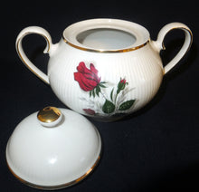 Lade das Bild in den Galerie-Viewer, ZUCKERDOSE MIT DECKEL - Porzellan, Goldrand Rosen Linien Striche Relief Motiv Dekor
