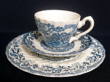 Lade das Bild in den Galerie-Viewer, 22 Teiliges KAFFEESERVICE &quot;Country Life&quot; - Keramik / Steingut (Fine Staffordshire Ware), Englisches Landleben Scenen Motiv Dekor, Hand graviert
