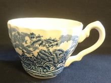 Lade das Bild in den Galerie-Viewer, KAFFEETASSE &quot;Country Life&quot; - Keramik / Steingut (Fine Staffordshire Ware), Englisches Landleben Scenen Motiv Dekor, Hand graviert
