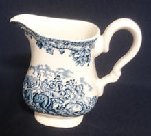 Lade das Bild in den Galerie-Viewer, 22 Teiliges KAFFEESERVICE &quot;Country Life&quot; - Keramik / Steingut (Fine Staffordshire Ware), Englisches Landleben Scenen Motiv Dekor, Hand graviert
